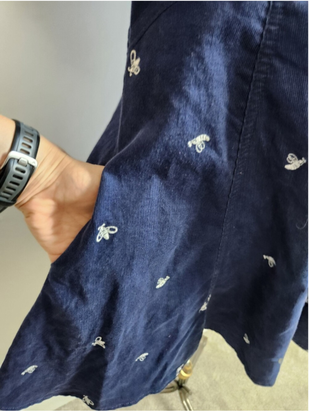 Pilcro Anthropologie Corduroy Blue Dress Puff Sleeve Embroidered Bees Sz M Cute - Picture 6 of 12
